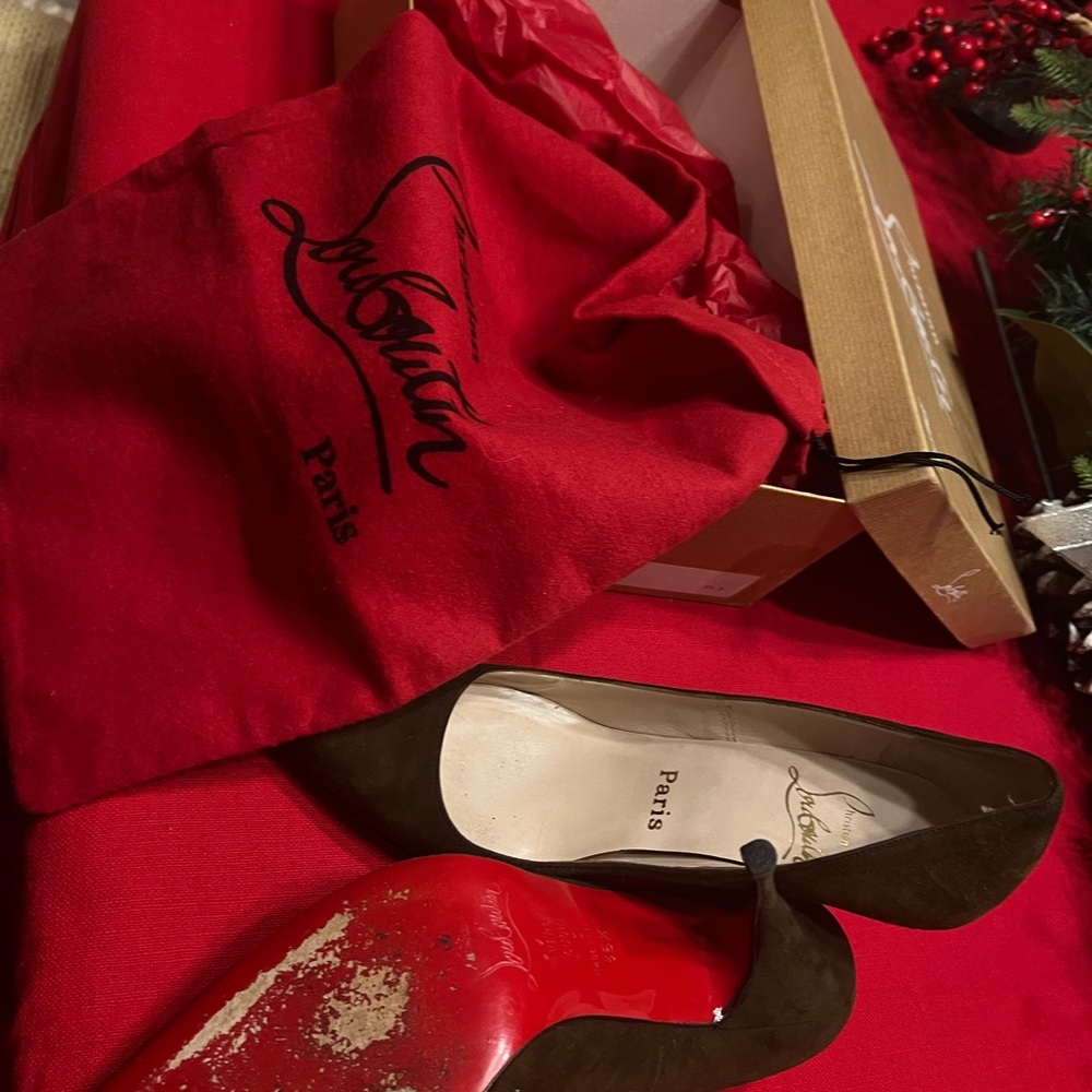 Suede khaki/brown Louboutins